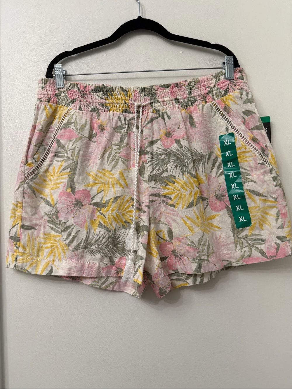 Briggs Women's Floral Drawstring Elastic Waist Pockets Shorts Floral Size XL